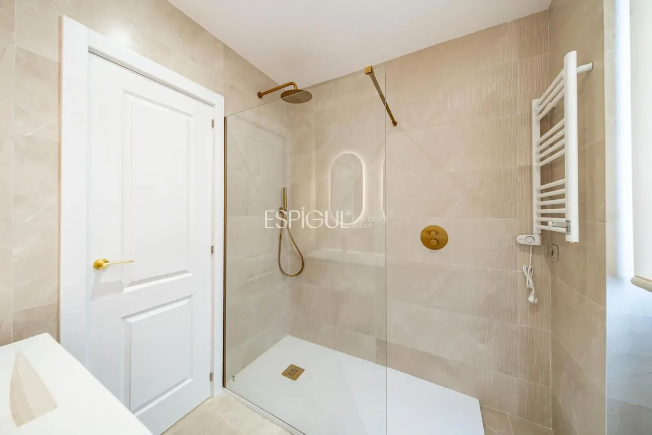 Exterior apartment on Goya Street, Salamanca District