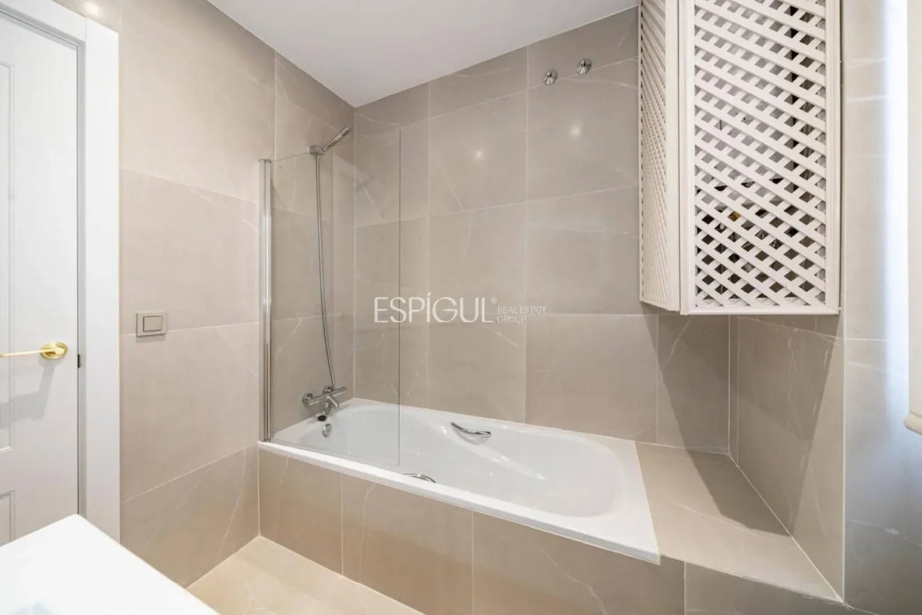 Exterior apartment on Goya Street, Salamanca District