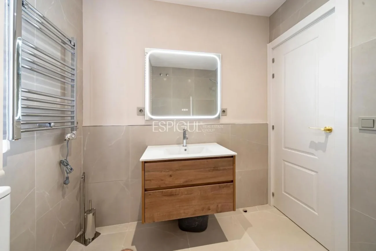 Exterior apartment on Goya Street, Salamanca District