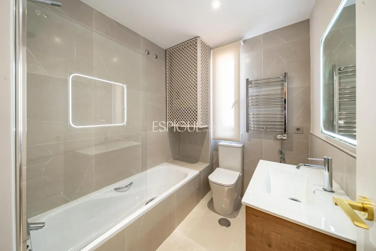 Exterior apartment on Goya Street, Salamanca District