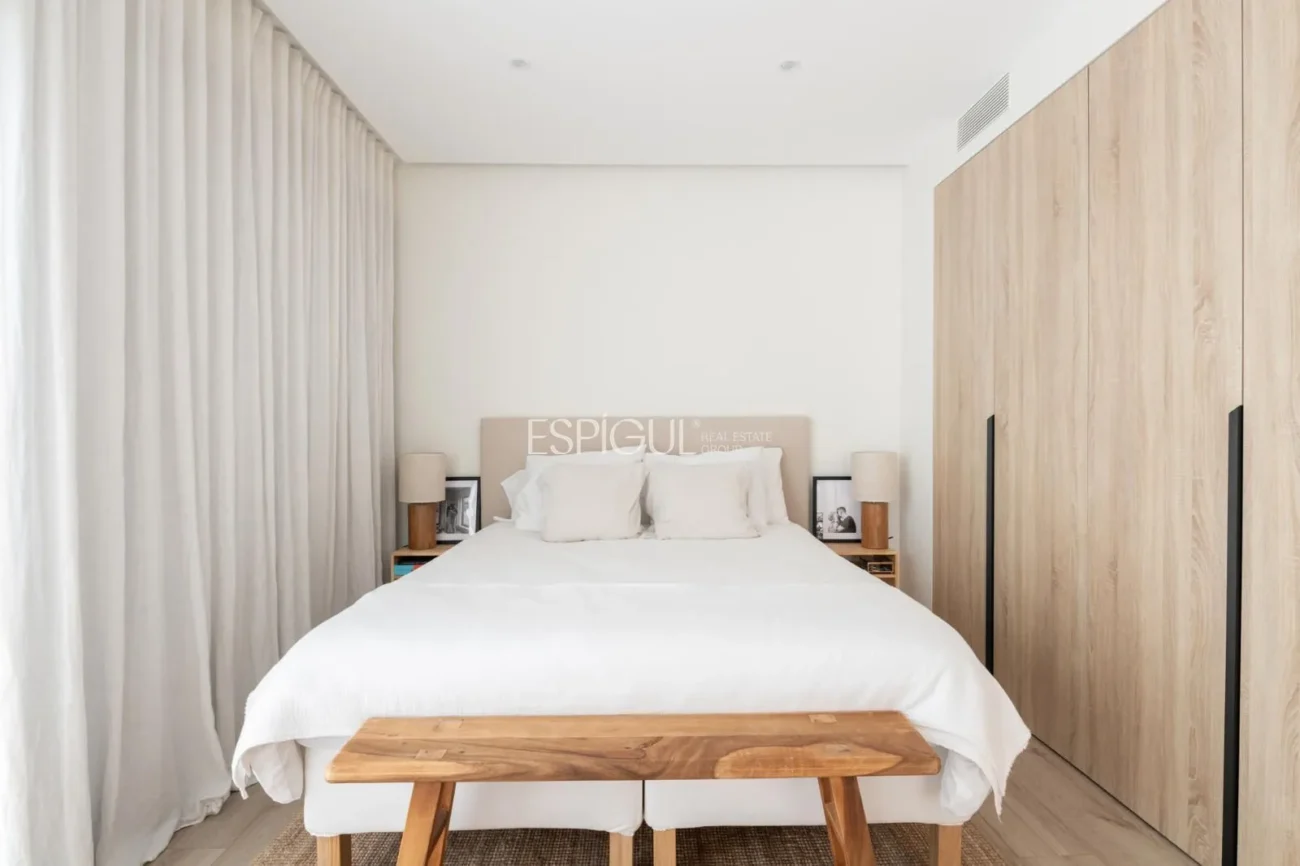 Modern apartment with a 77 m² garden and 2 parking spaces in the heart of Teià.