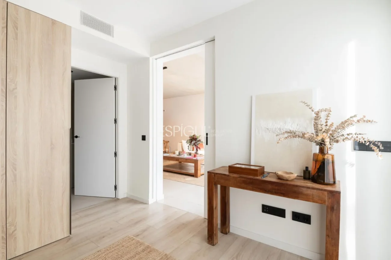 Modern apartment with a 77 m² garden and 2 parking spaces in the heart of Teià.