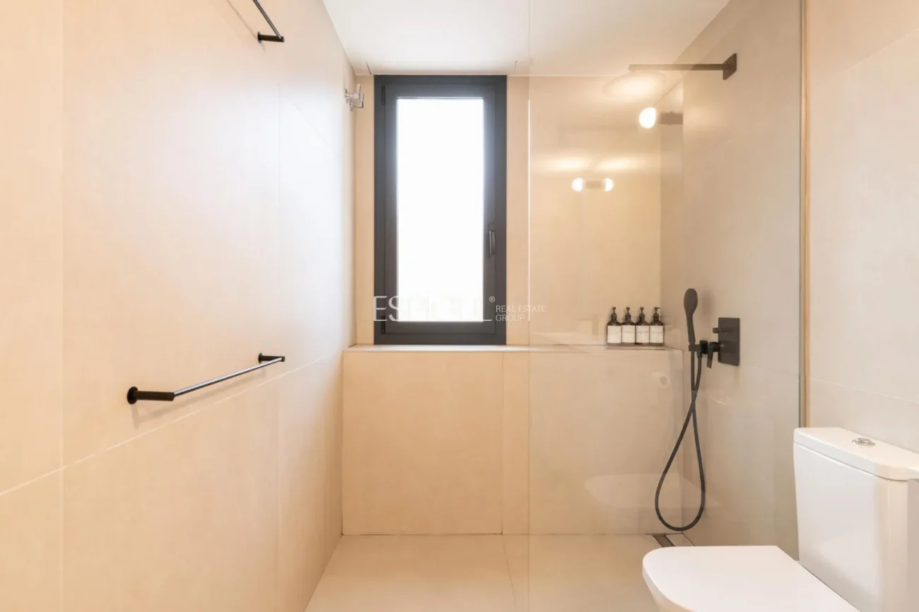 Modern apartment with a 77 m² garden and 2 parking spaces in the heart of Teià.