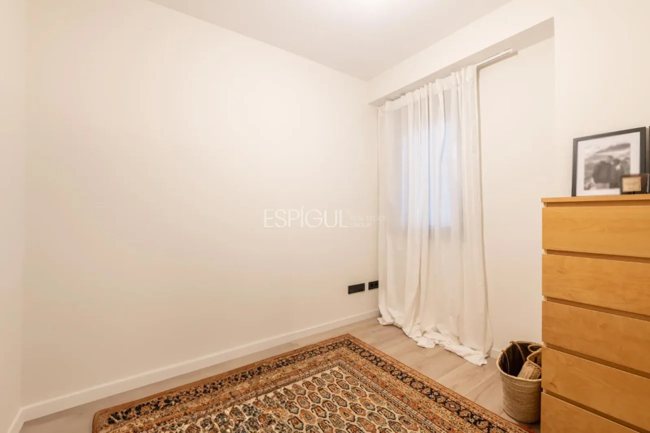 Modern apartment with a 77 m² garden and 2 parking spaces in the heart of Teià.