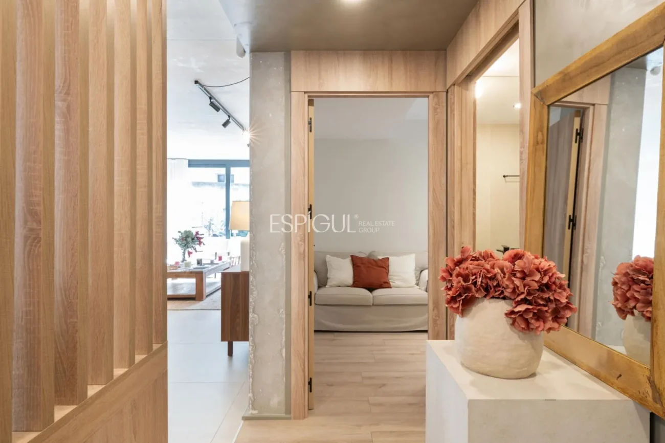 Modern apartment with a 77 m² garden and 2 parking spaces in the heart of Teià.