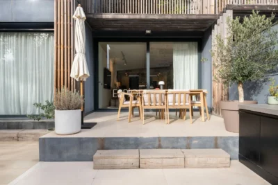 Modern apartment with a 77 m² garden and 2 parking spaces in the heart of Teià.