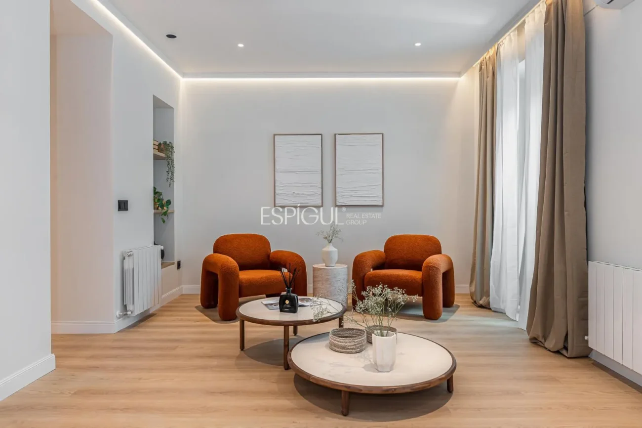 Renovated apartment for sale in Plaza Dos de Mayo, Malasaña