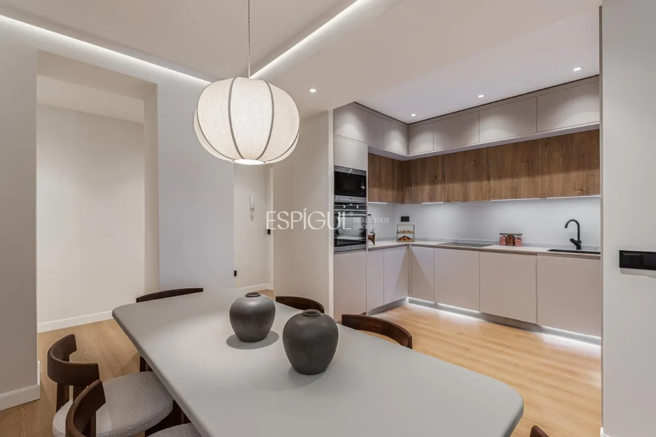 Renovated apartment for sale in Plaza Dos de Mayo, Malasaña