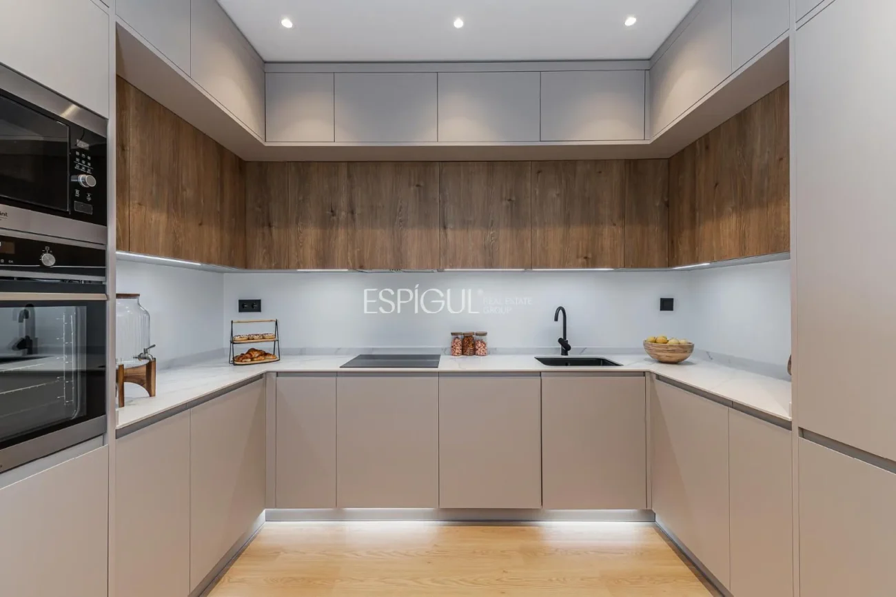 Renovated apartment for sale in Plaza Dos de Mayo, Malasaña