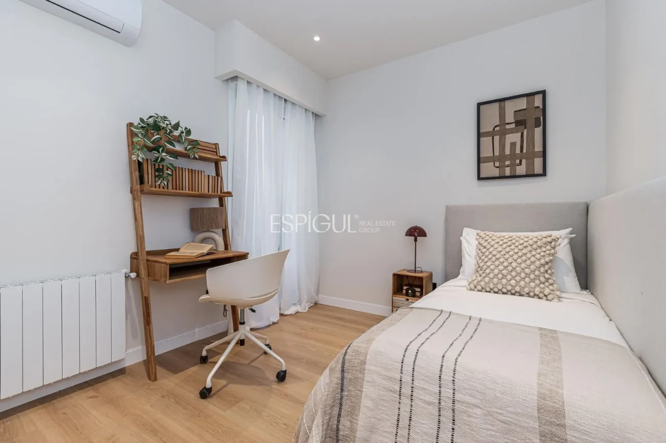 Renovated apartment for sale in Plaza Dos de Mayo, Malasaña