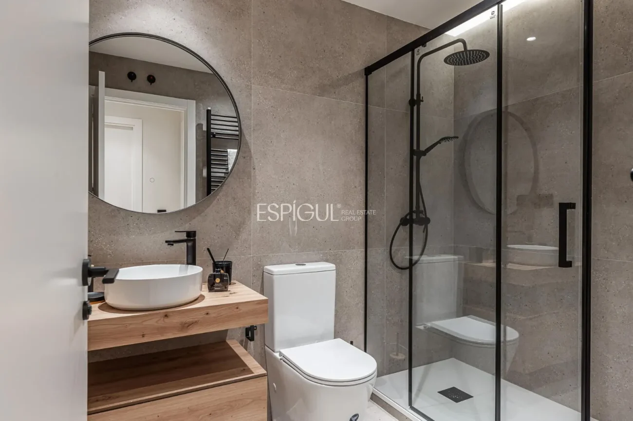 Renovated apartment for sale in Plaza Dos de Mayo, Malasaña