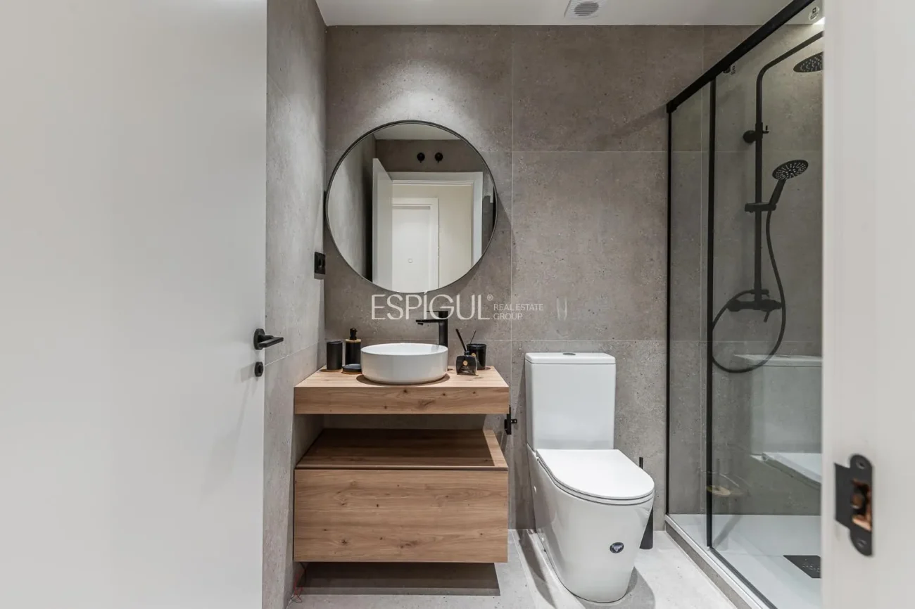 Renovated apartment for sale in Plaza Dos de Mayo, Malasaña