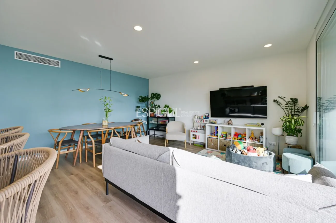 Прекрасная квартира в новостройке недалеко от моря в Эль-Масноу