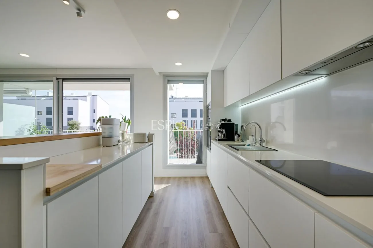 Прекрасная квартира в новостройке недалеко от моря в Эль-Масноу