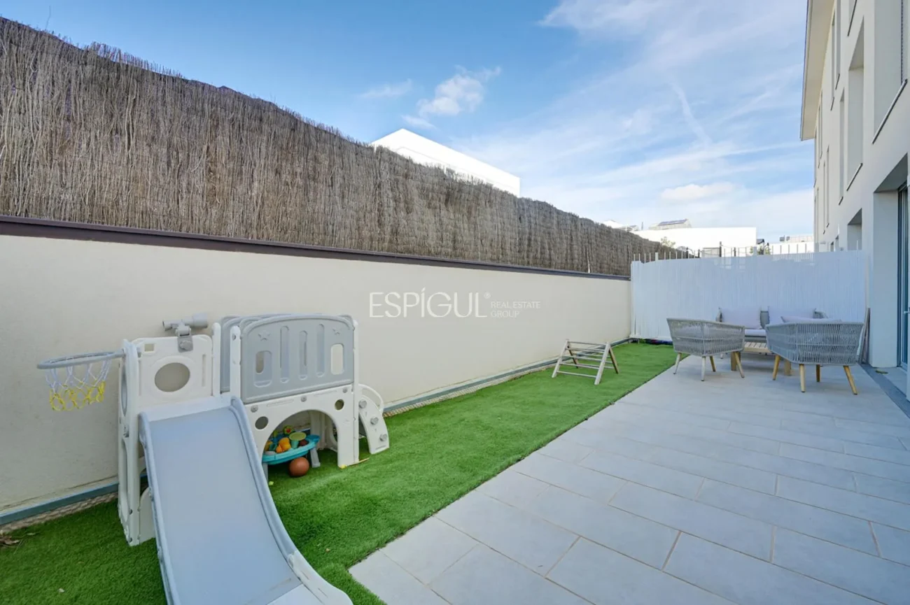 Прекрасная квартира в новостройке недалеко от моря в Эль-Масноу