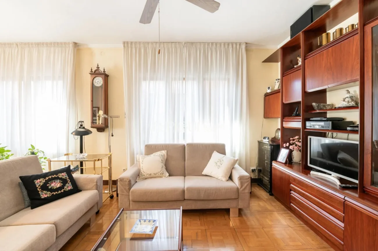 Appartement spacieux avec place de parking à Putxet (Sarrià-Sant Gervasi)