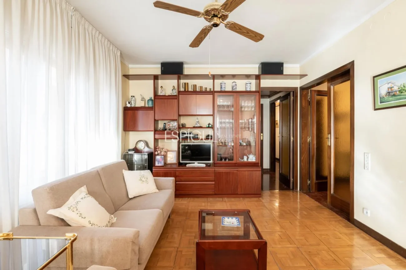 Appartement spacieux avec place de parking à Putxet (Sarrià-Sant Gervasi)