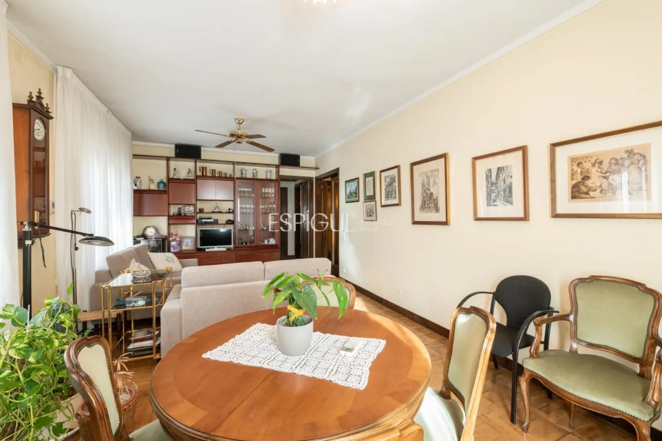 Appartement spacieux avec place de parking à Putxet (Sarrià-Sant Gervasi)