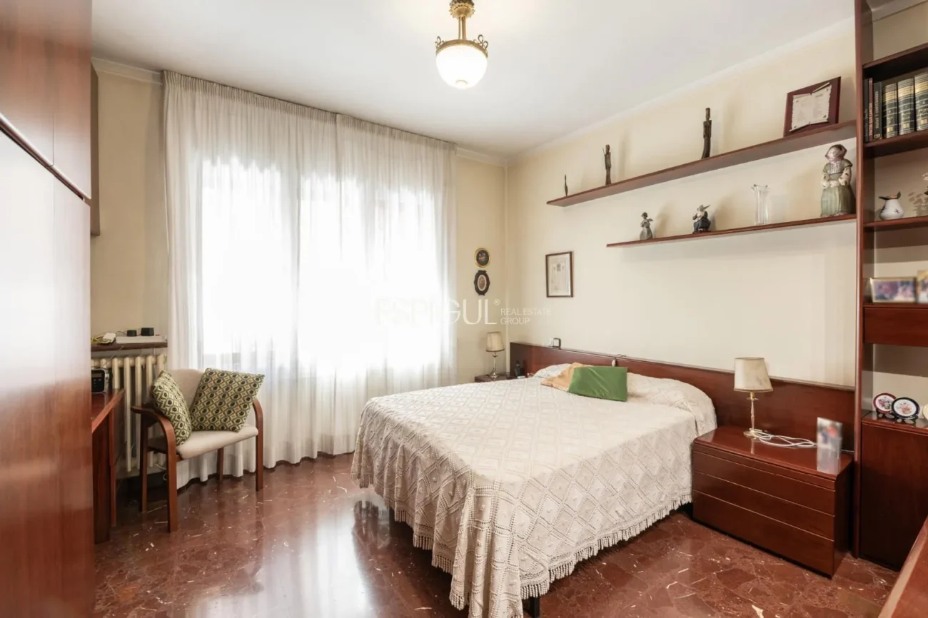 Appartement spacieux avec place de parking à Putxet (Sarrià-Sant Gervasi)