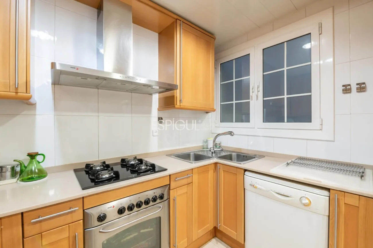 Appartement spacieux avec place de parking à Putxet (Sarrià-Sant Gervasi)