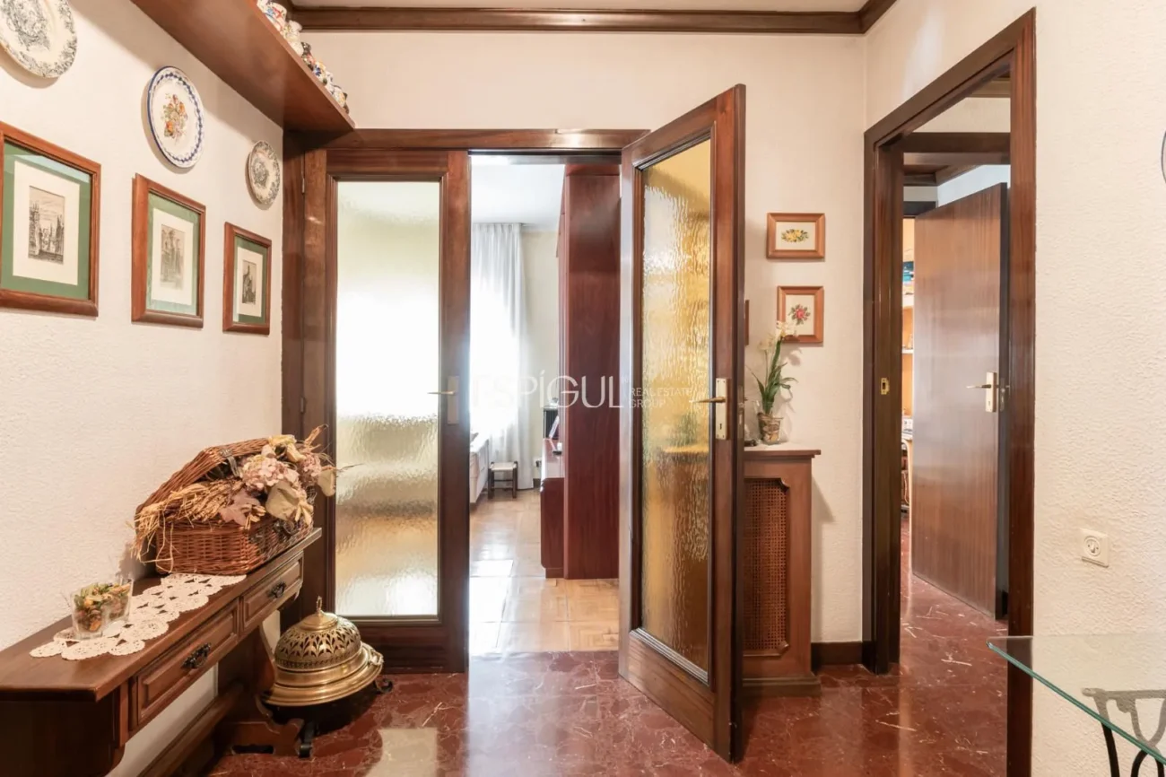 Appartement spacieux avec place de parking à Putxet (Sarrià-Sant Gervasi)