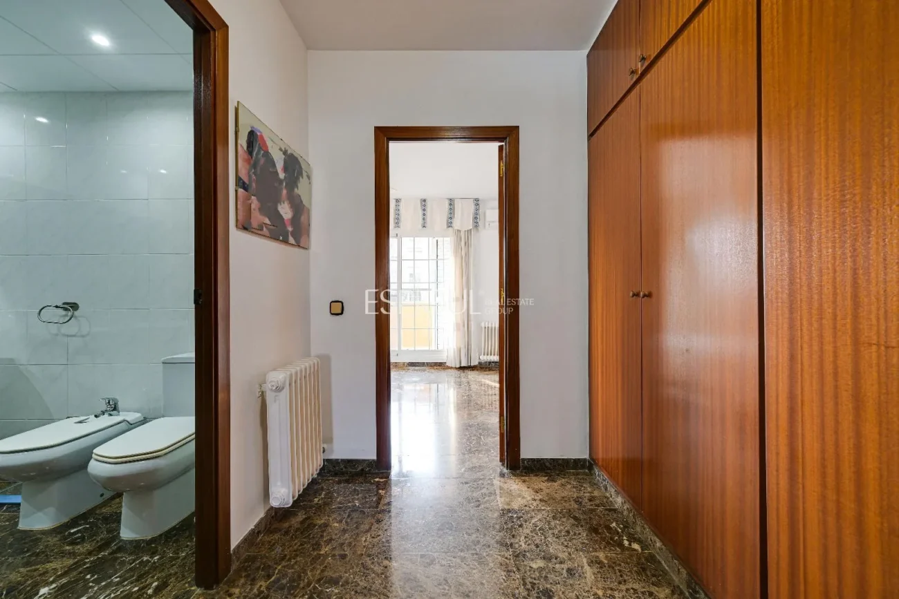 Maison de ville à Can Pou : Espace et confort au bord de la mer