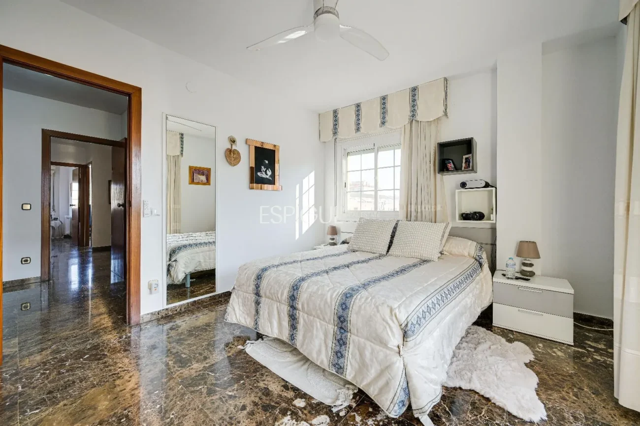 Maison de ville à Can Pou : Espace et confort au bord de la mer