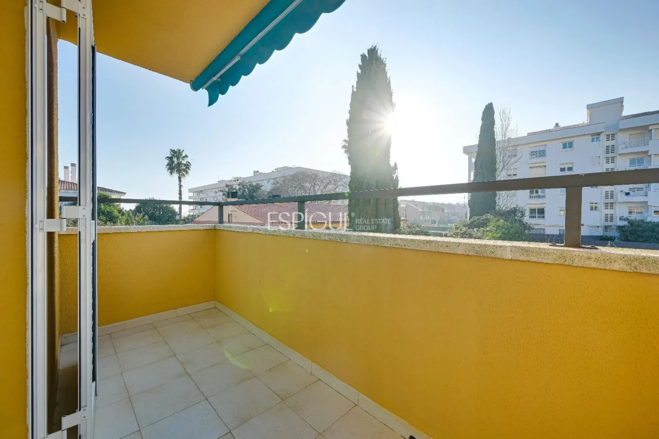 Maison de ville à Can Pou : Espace et confort au bord de la mer