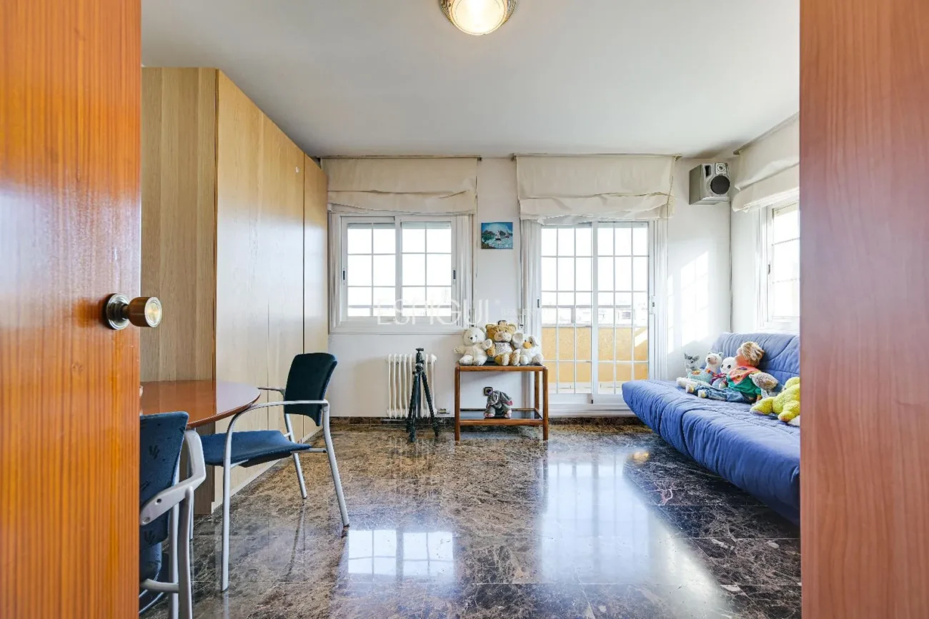 Maison de ville à Can Pou : Espace et confort au bord de la mer