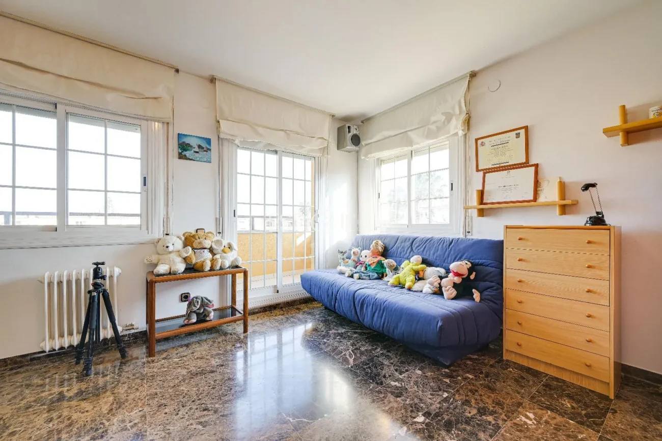 Maison de ville à Can Pou : Espace et confort au bord de la mer