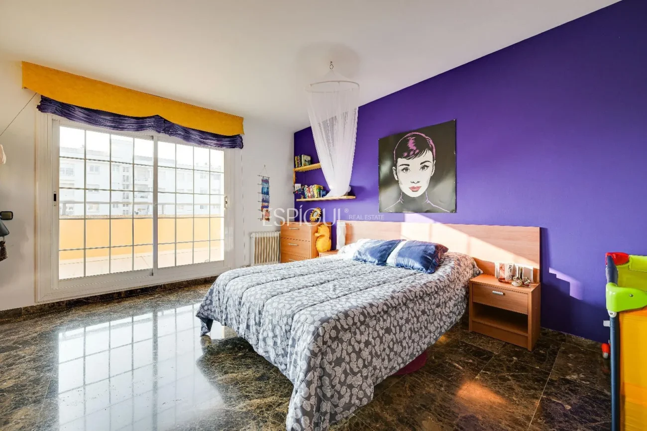 Maison de ville à Can Pou : Espace et confort au bord de la mer