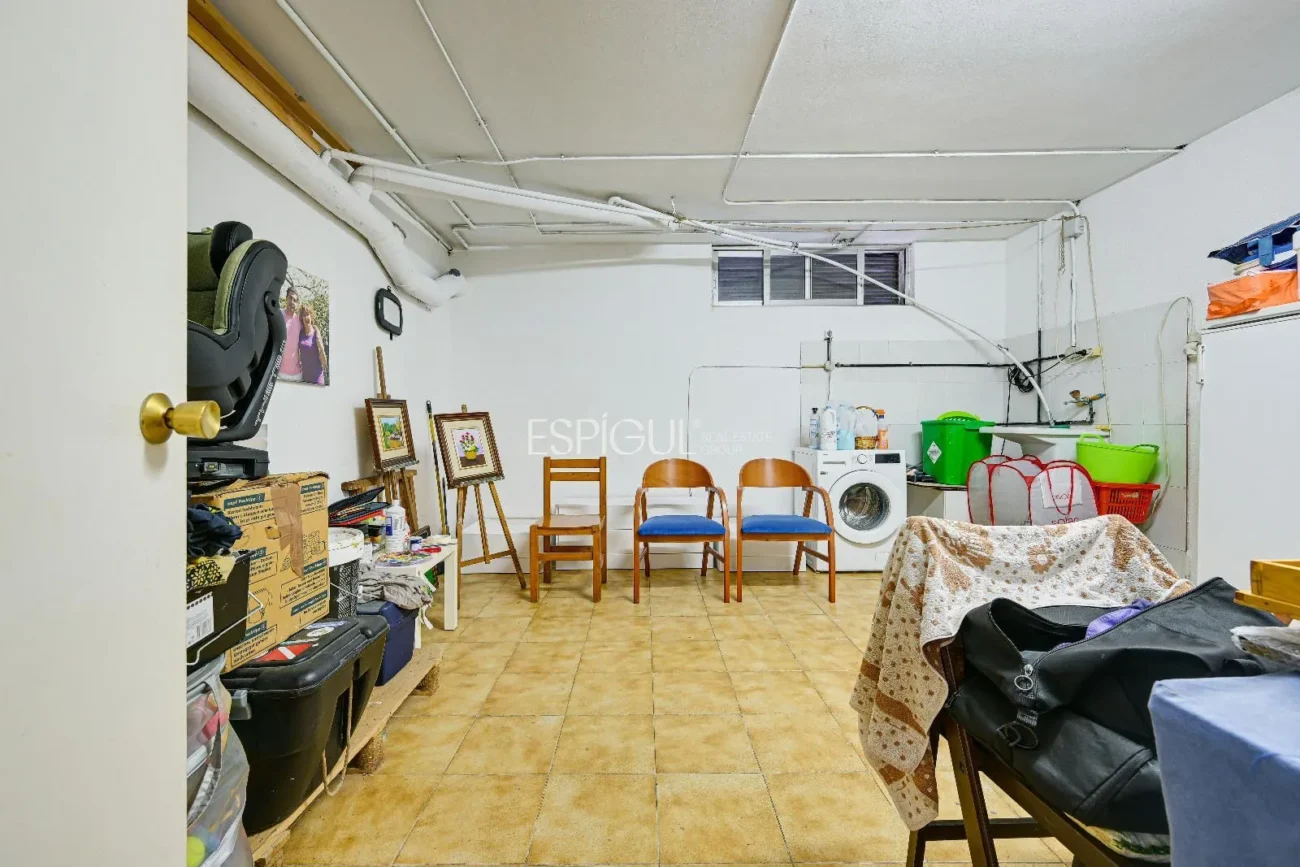 Maison de ville à Can Pou : Espace et confort au bord de la mer