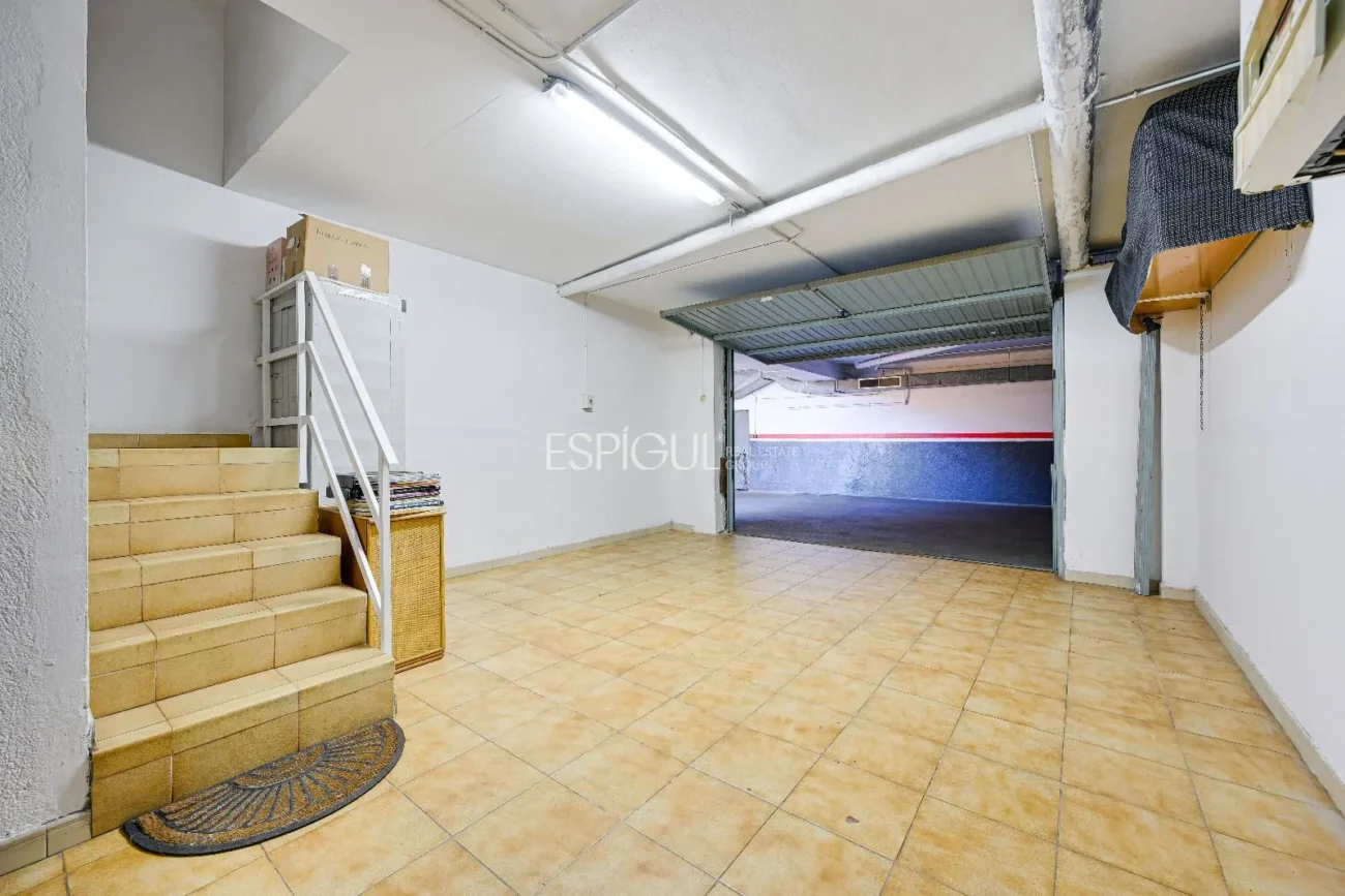 Maison de ville à Can Pou : Espace et confort au bord de la mer