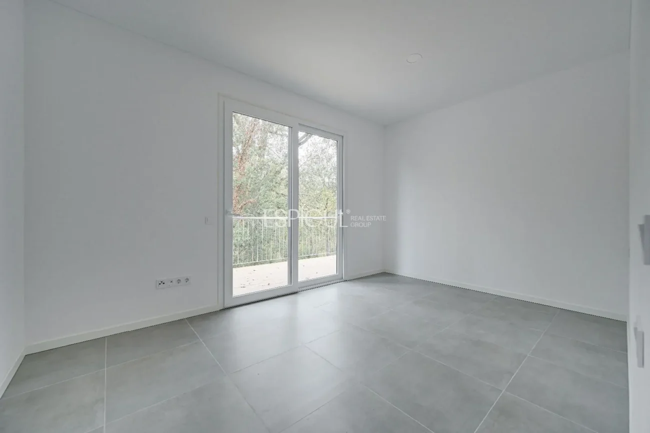 Casa de Obra Nueva con Piscina y Vistas al Bosque en Las Canyera, Llagostera