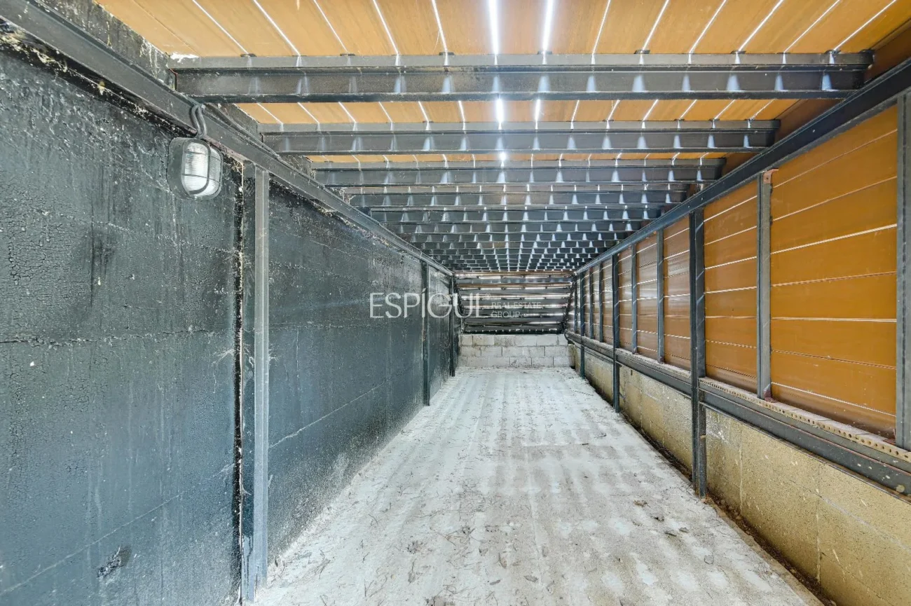 Casa de Obra Nueva con Piscina y Vistas al Bosque en Las Canyera, Llagostera