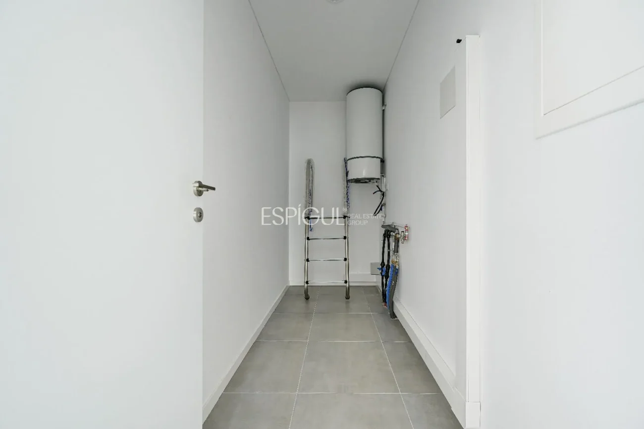 Casa de Obra Nueva con Piscina y Vistas al Bosque en Las Canyera, Llagostera