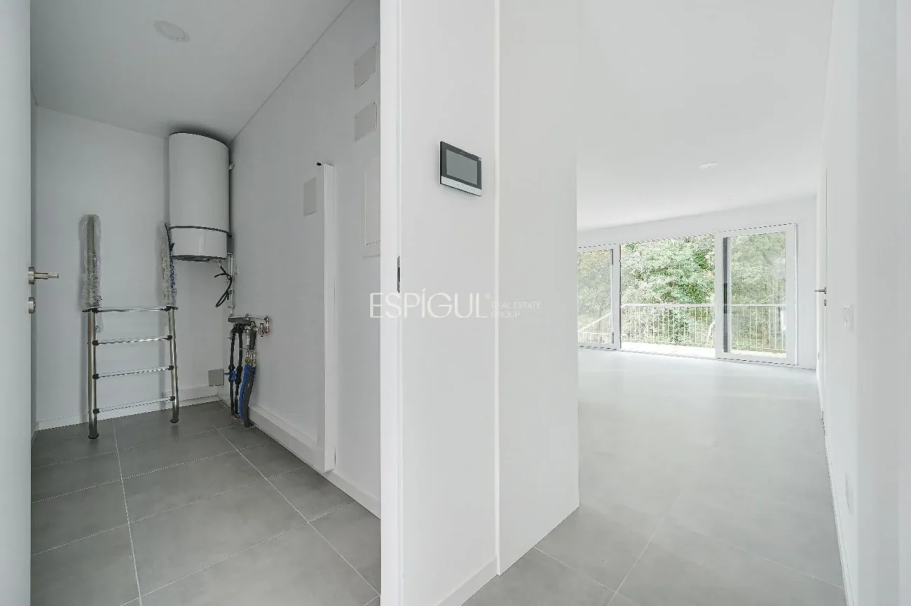 Casa de Obra Nueva con Piscina y Vistas al Bosque en Las Canyera, Llagostera