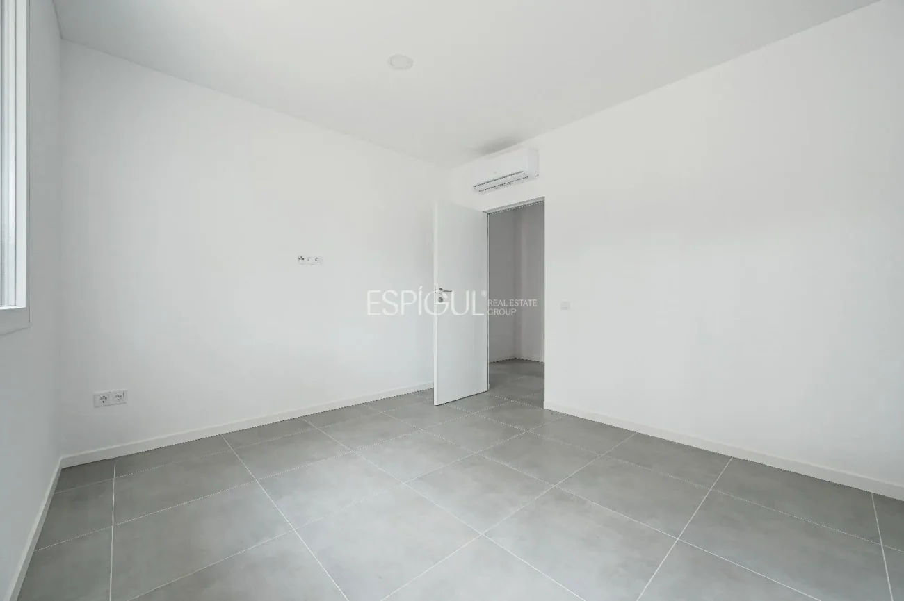 Casa de Obra Nueva con Piscina y Vistas al Bosque en Las Canyera, Llagostera