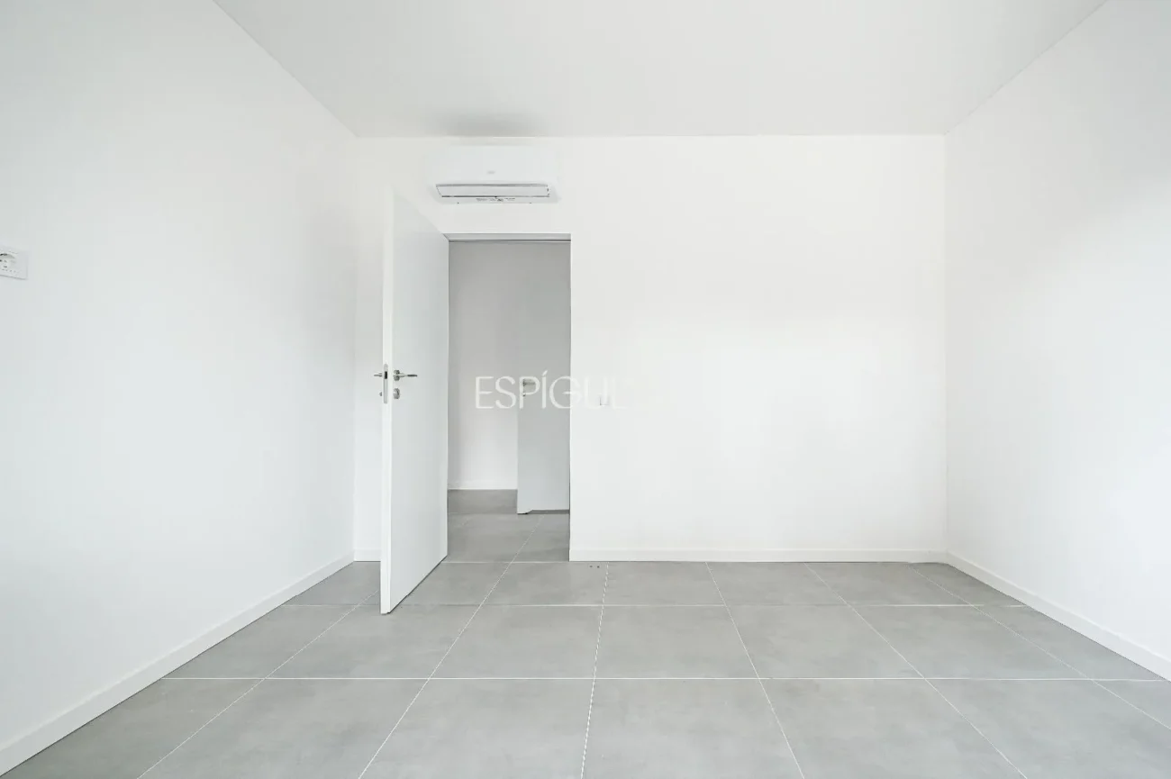 Casa de Obra Nueva con Piscina y Vistas al Bosque en Las Canyera, Llagostera