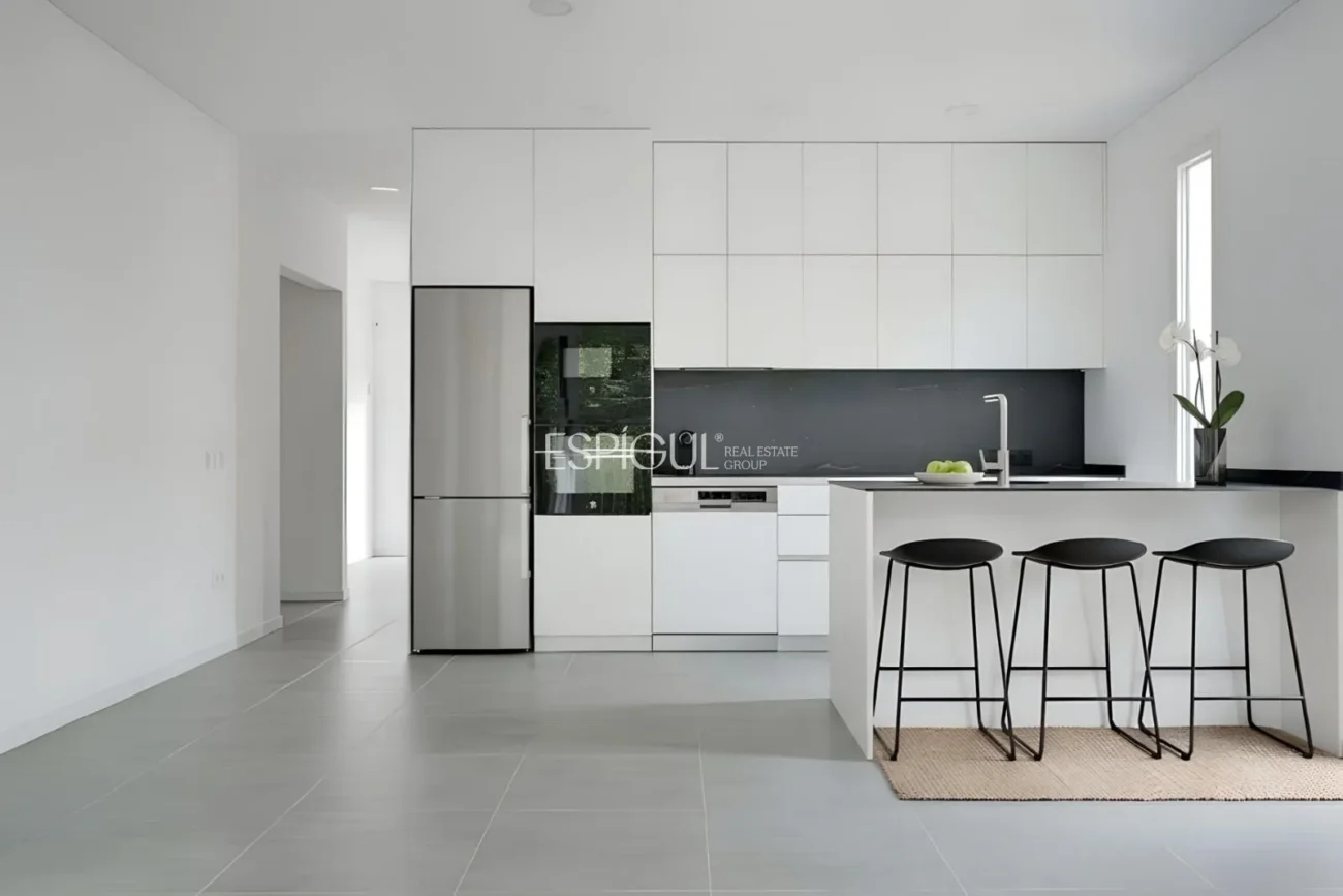 Casa de Obra Nueva con Piscina y Vistas al Bosque en Las Canyera, Llagostera