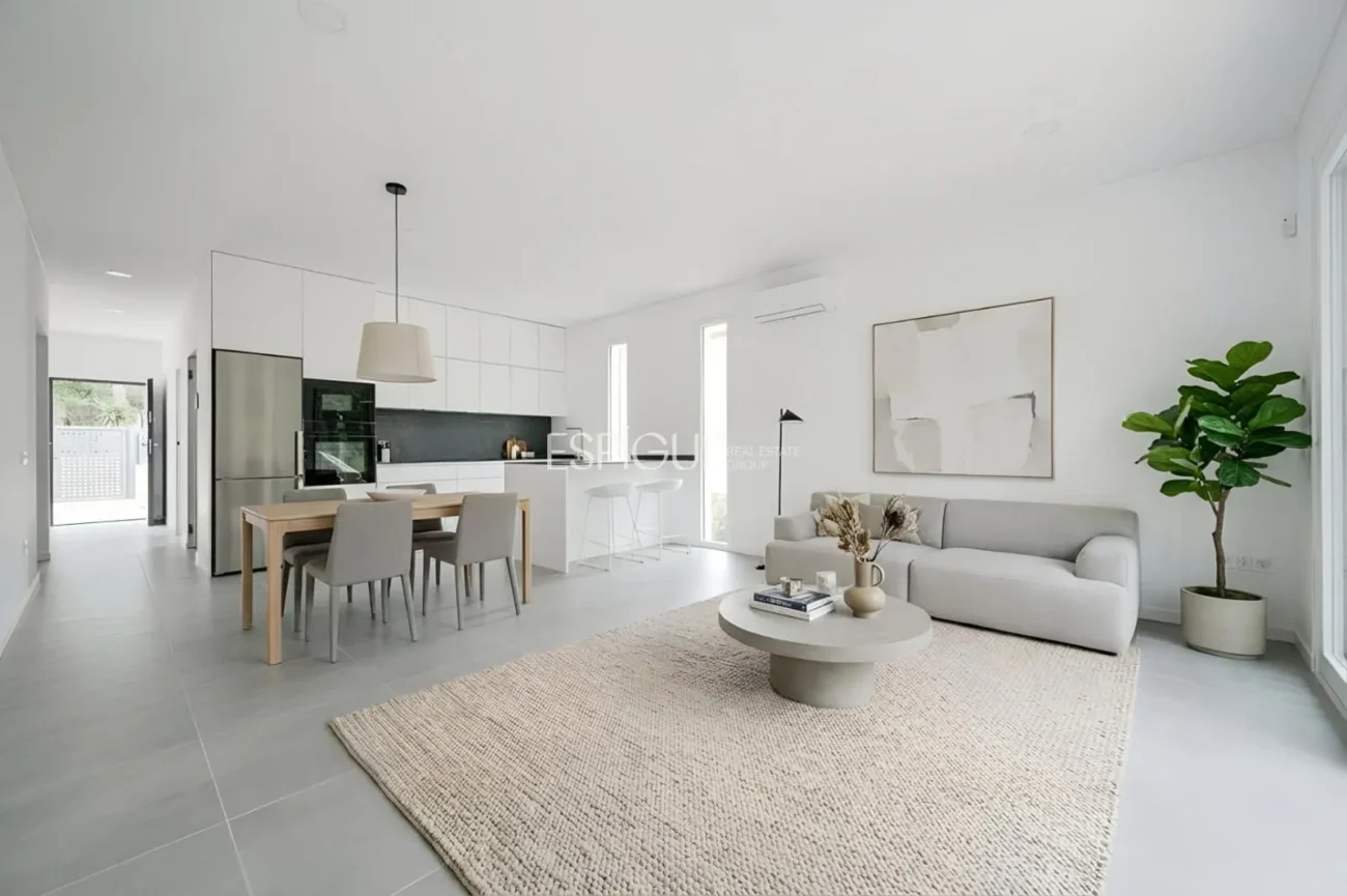 Casa de Obra Nueva con Piscina y Vistas al Bosque en Las Canyera, Llagostera