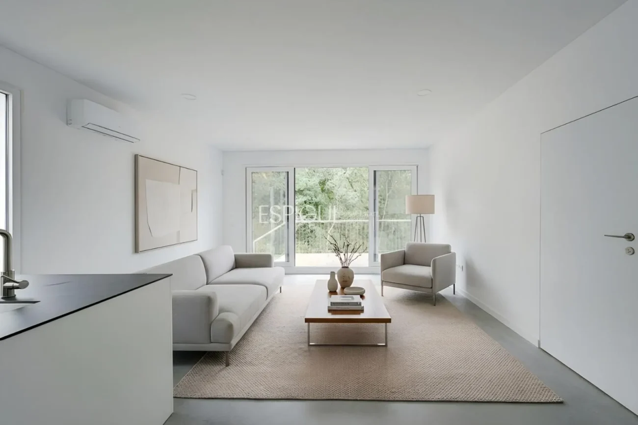 Casa de Obra Nueva con Piscina y Vistas al Bosque en Las Canyera, Llagostera