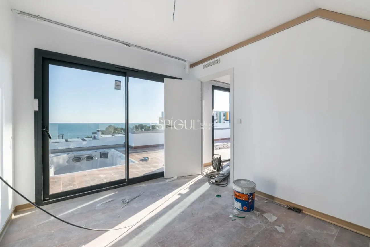 Casa independiente de obra nueva con espectaculares vistas al mar en Montgat