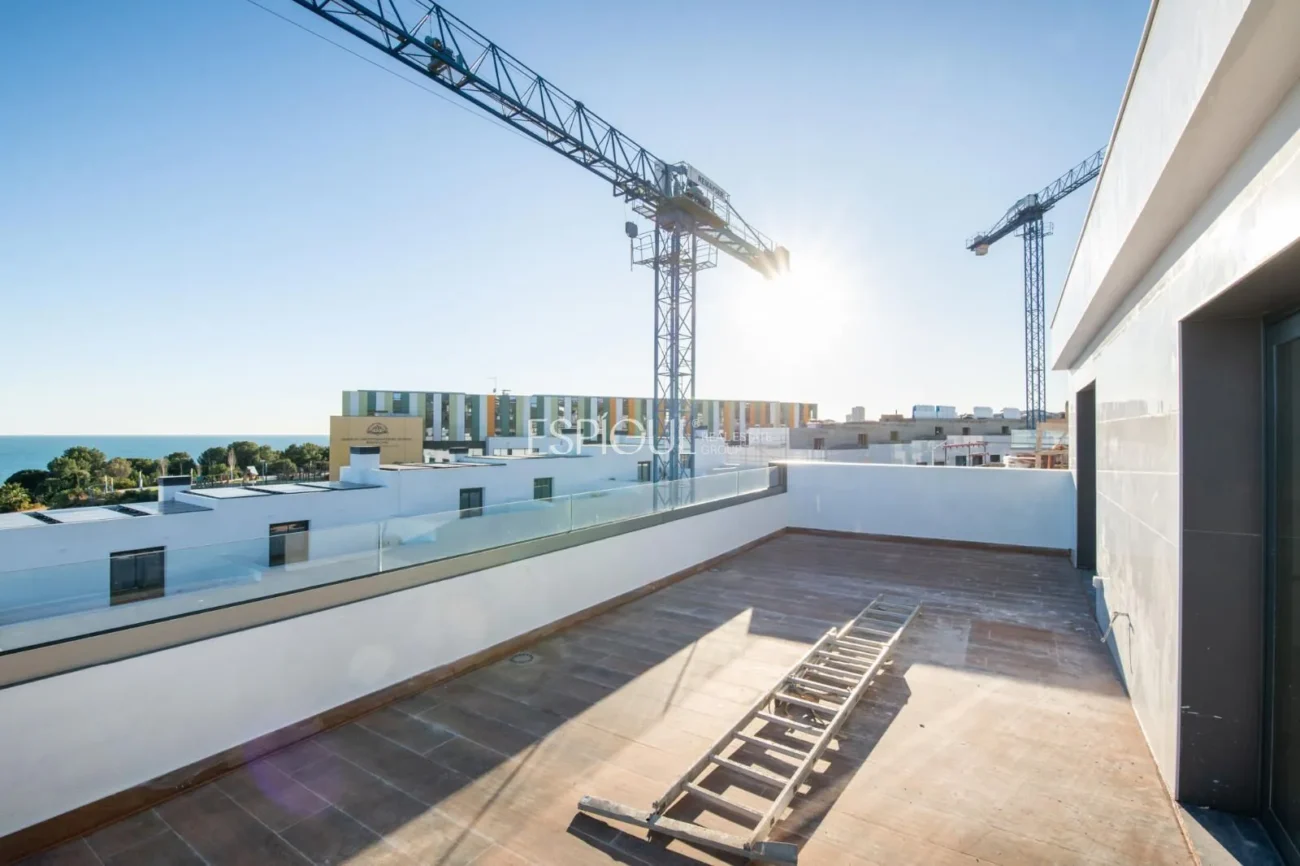 Casa independiente de obra nueva con espectaculares vistas al mar en Montgat