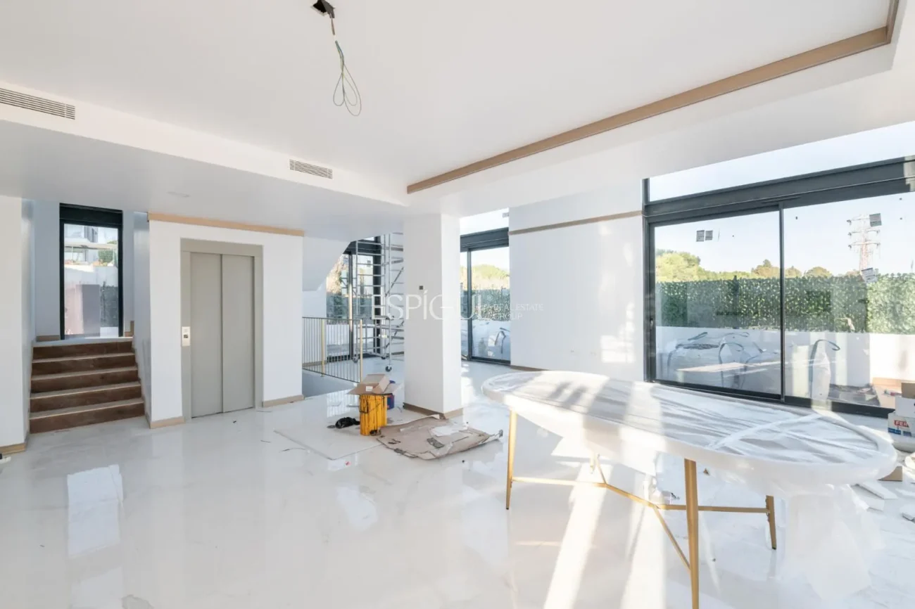 Casa independiente de obra nueva con espectaculares vistas al mar en Montgat