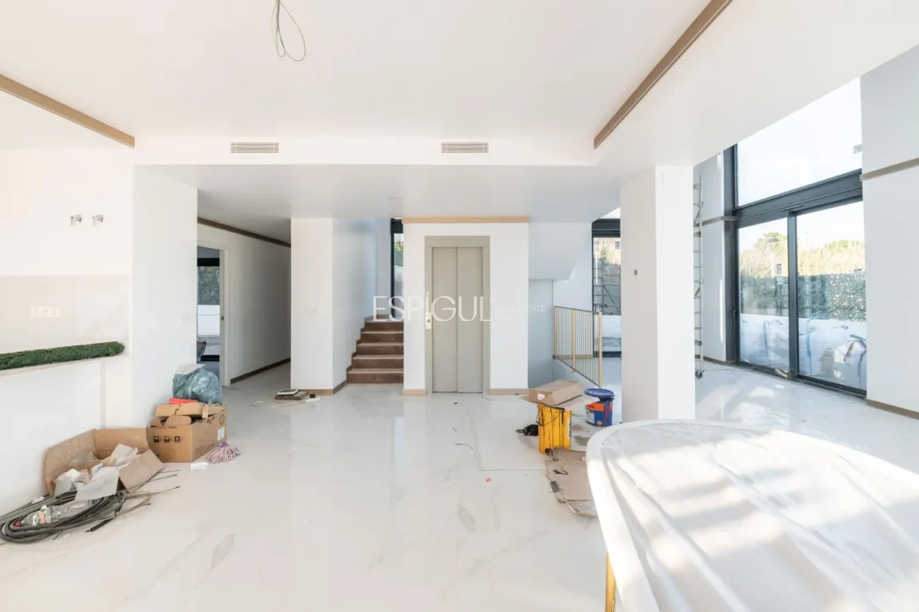 Casa independiente de obra nueva con espectaculares vistas al mar en Montgat