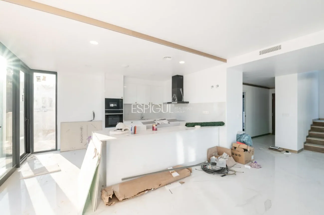 Casa independiente de obra nueva con espectaculares vistas al mar en Montgat