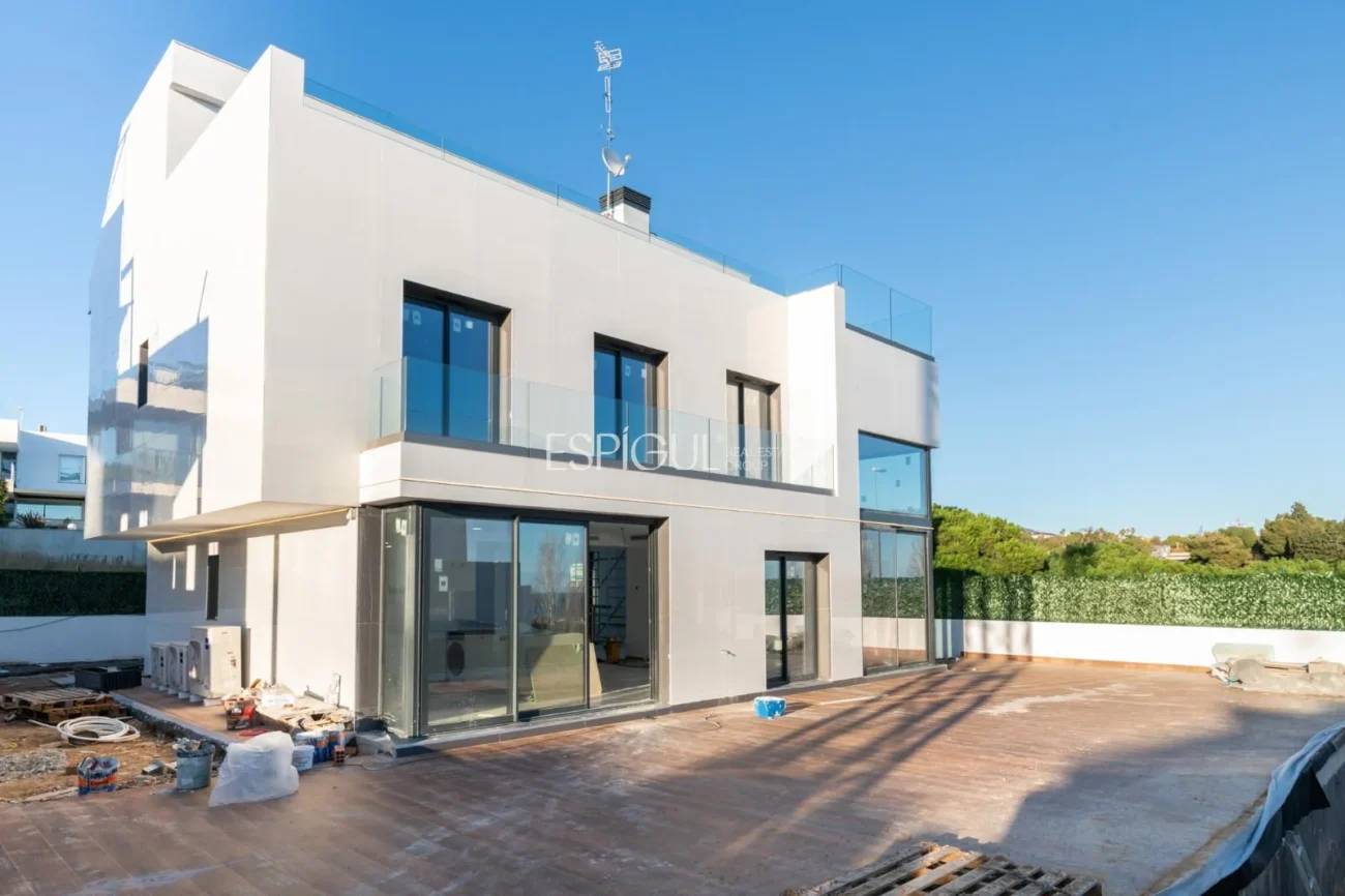 Casa independiente de obra nueva con espectaculares vistas al mar en Montgat