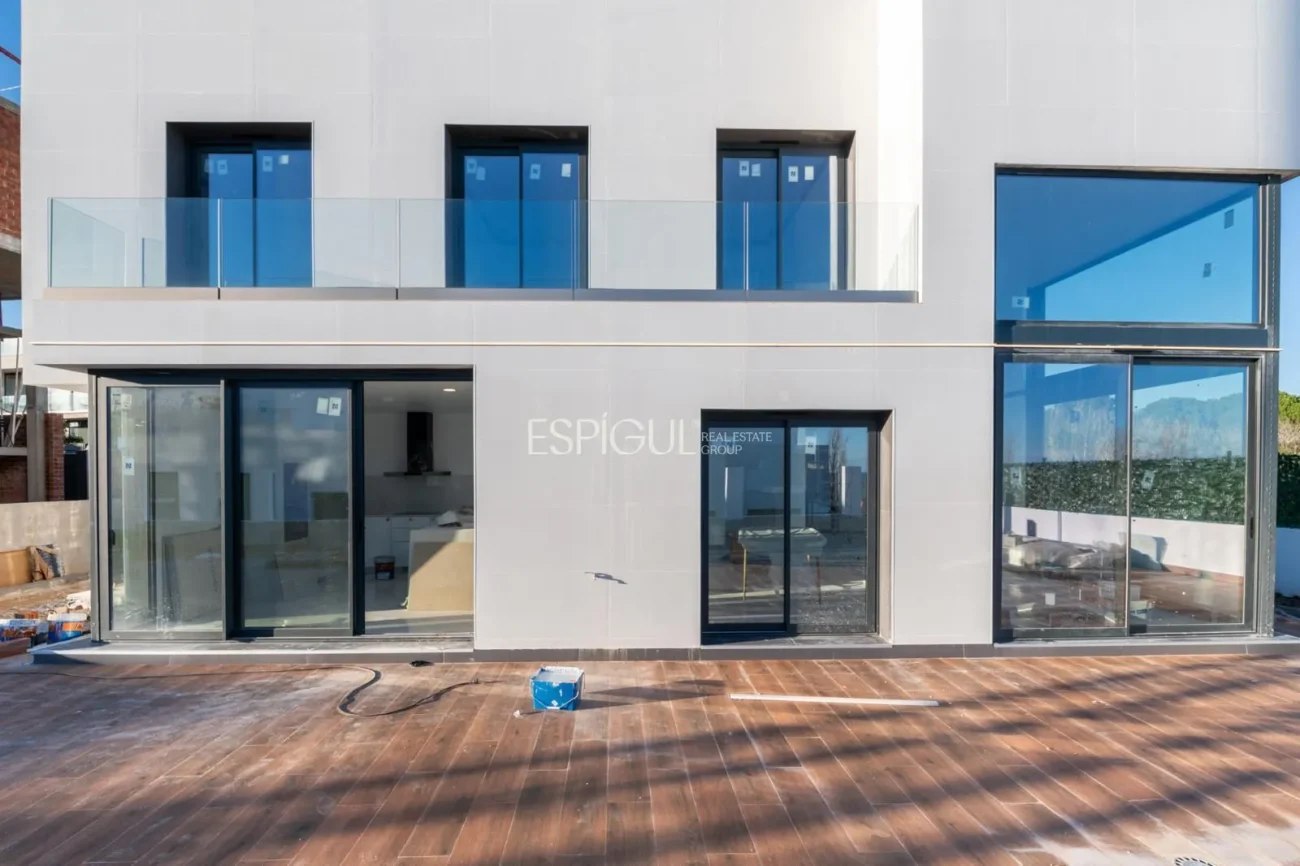 Casa independiente de obra nueva con espectaculares vistas al mar en Montgat