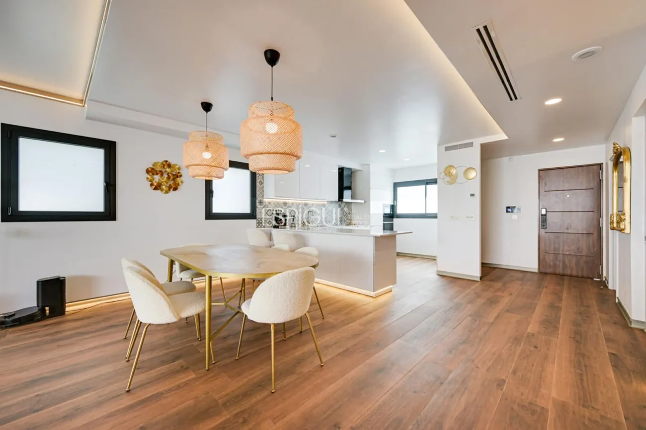 Fully exterior terraced house with 5 bedrooms and sea views in Montgat